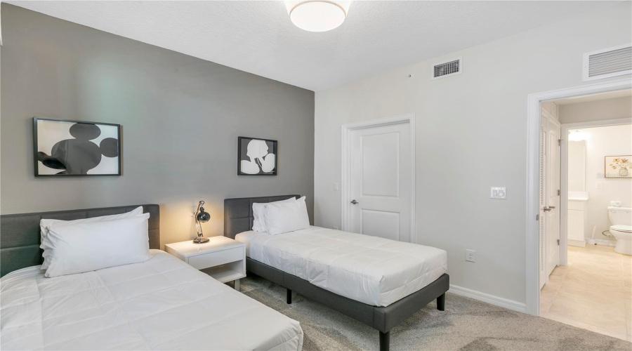 KISSIMMEE, Florida 34746, 2 Bedrooms Bedrooms, ,2 BathroomsBathrooms,Residential,For Sale,PARADOX,0,MFRO6281561