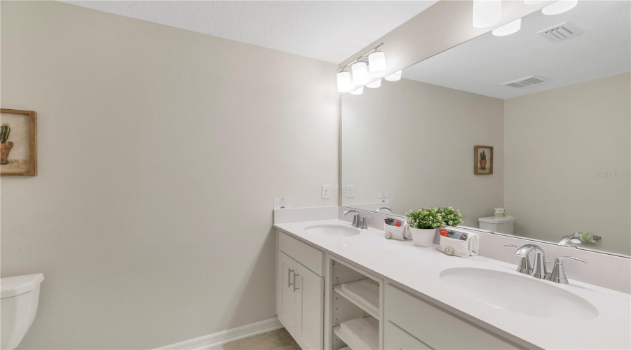 KISSIMMEE, Florida 34746, 2 Bedrooms Bedrooms, ,2 BathroomsBathrooms,Residential,For Sale,PARADOX,0,MFRO6281561