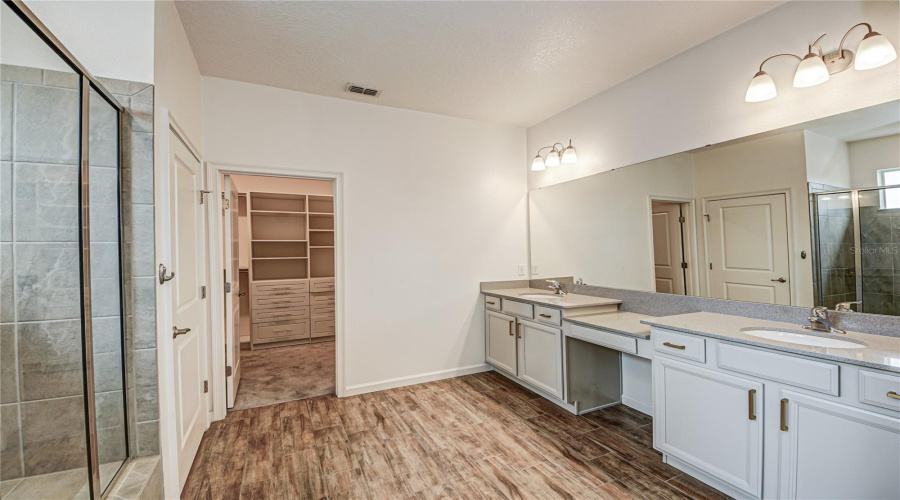 DAVENPORT, Florida 33837, 4 Bedrooms Bedrooms, ,3 BathroomsBathrooms,Residential,For Sale,FORTUNA,0,MFRO6281466