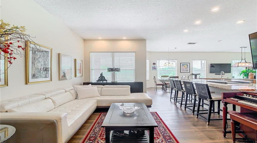 KISSIMMEE, Florida 34746, 4 Bedrooms Bedrooms, ,2 BathroomsBathrooms,Residential,For Sale,THE OAKS,MFRO6281585