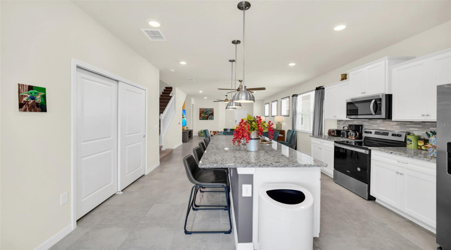 DAVENPORT, Florida 33897, 5 Bedrooms Bedrooms, ,5 BathroomsBathrooms,Residential,For Sale,LANA,0,MFRO6280673