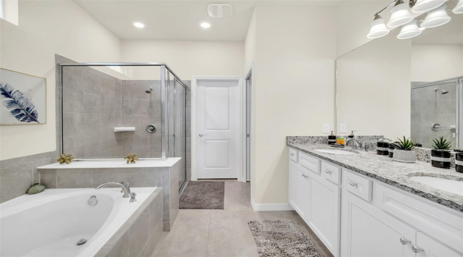 DAVENPORT, Florida 33897, 5 Bedrooms Bedrooms, ,5 BathroomsBathrooms,Residential,For Sale,LANA,0,MFRO6280673