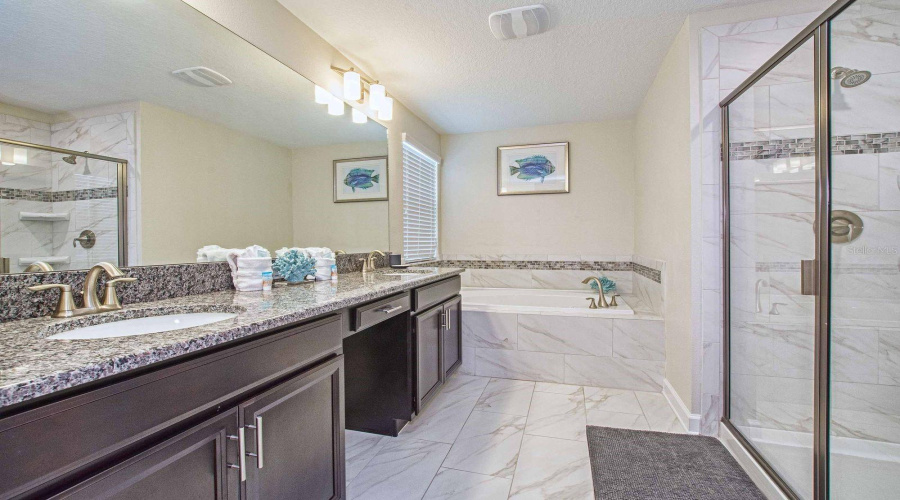 Kissimmee, Florida 34746, 6 Bedrooms Bedrooms, ,5 Bathroomsbathrooms,Residential,For Sale,Kings Castle,Mfrs5120965