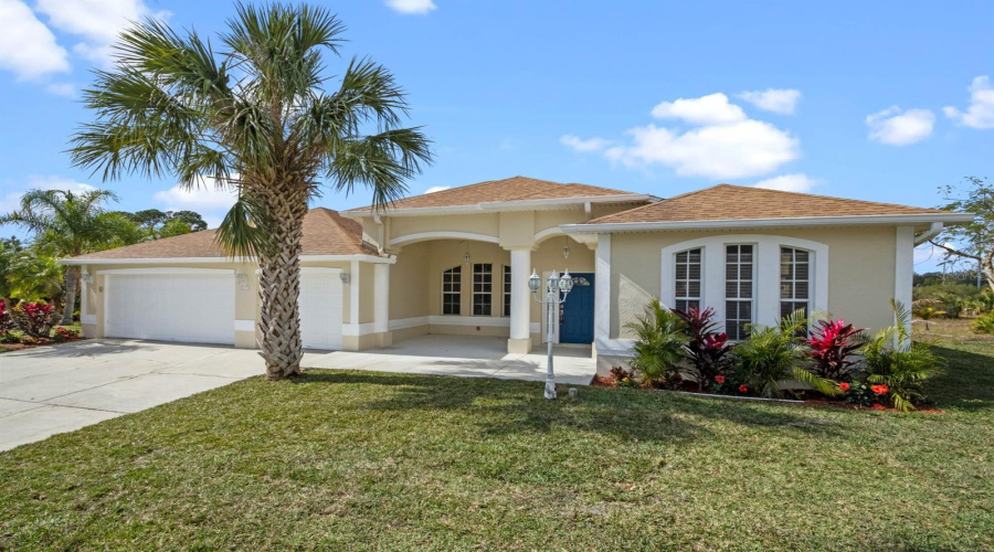 Davenport, Florida 33837, 3 Bedrooms Bedrooms, ,2 Bathroomsbathrooms,Residential,For Sale,Grand Reserve,Mfrtb8353478