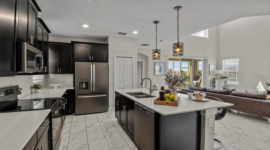 Davenport, Florida 33896, 5 Bedrooms Bedrooms, ,5 Bathroomsbathrooms,Residential,For Sale,Whistling Straits,Mfrs5121174