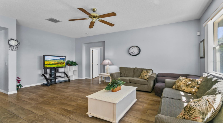 Davenport, Florida 33896, 4 Bedrooms Bedrooms, ,3 Bathroomsbathrooms,Residential,For Sale,Sand Ridge,Mfrs5121263