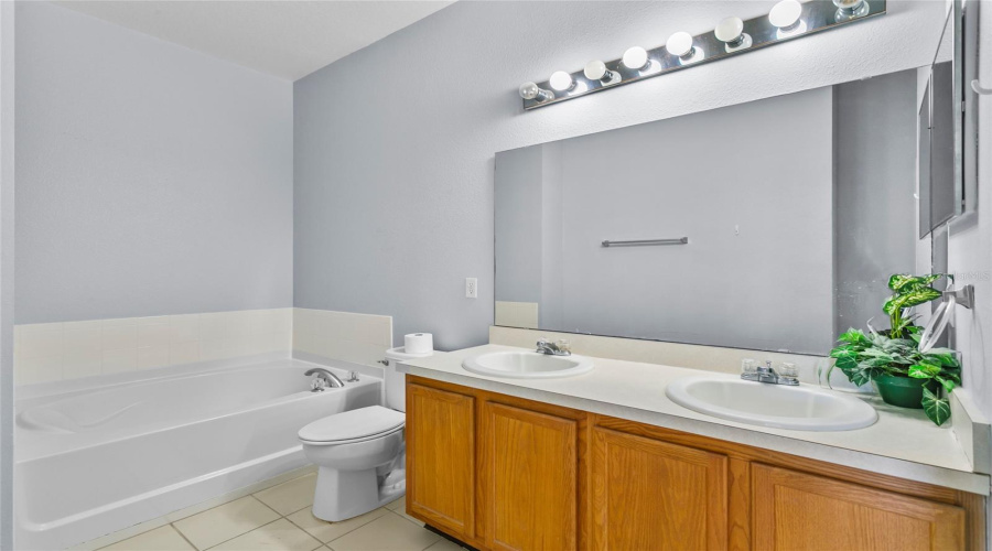 Davenport, Florida 33896, 4 Bedrooms Bedrooms, ,3 Bathroomsbathrooms,Residential,For Sale,Sand Ridge,Mfrs5121263