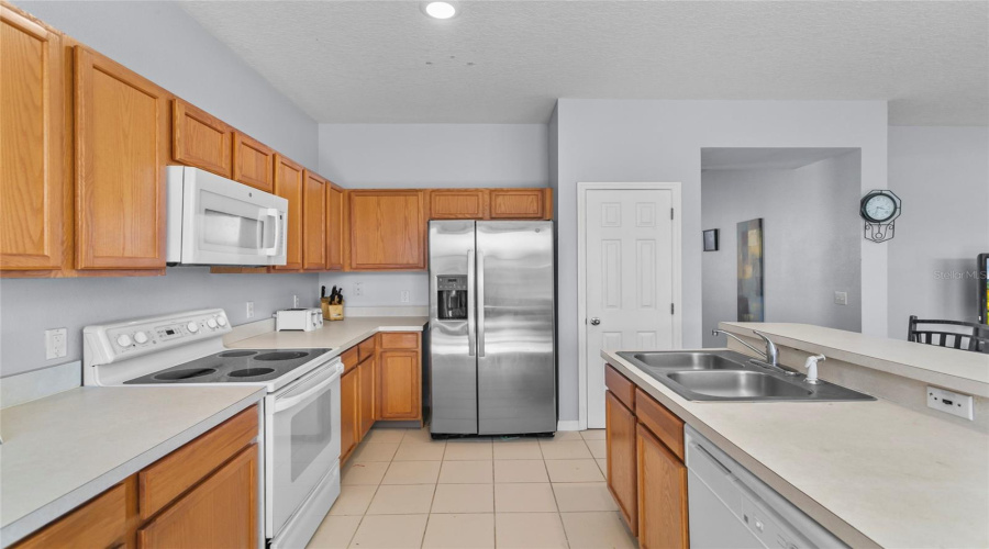 Davenport, Florida 33896, 4 Bedrooms Bedrooms, ,3 Bathroomsbathrooms,Residential,For Sale,Sand Ridge,Mfrs5121263