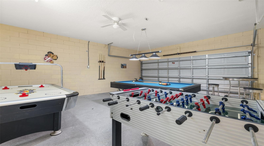 Garage/ Gamesroom