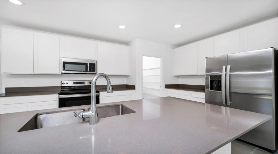 Davenport, Florida 33837, 6 Bedrooms Bedrooms, ,3 Bathroomsbathrooms,Residential,For Sale,Brave,Mfro6283629