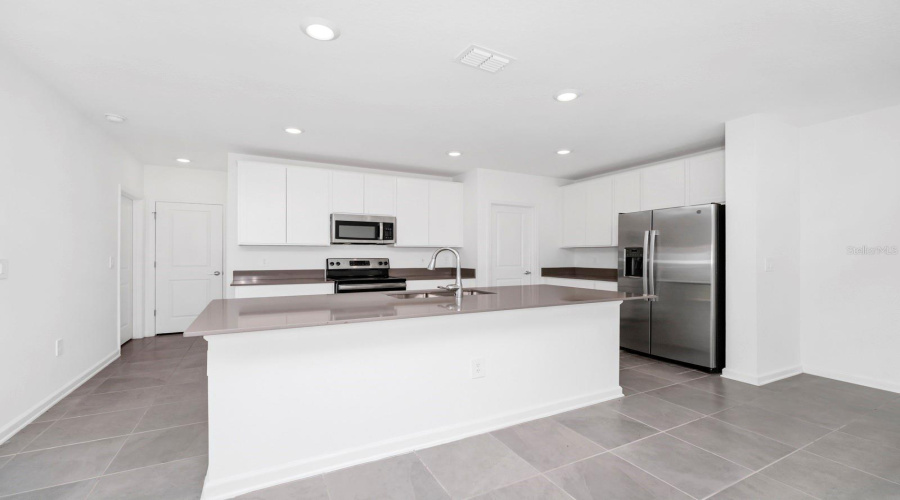 Davenport, Florida 33837, 6 Bedrooms Bedrooms, ,3 Bathroomsbathrooms,Residential,For Sale,Brave,Mfro6283629