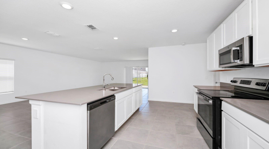 Davenport, Florida 33837, 6 Bedrooms Bedrooms, ,3 Bathroomsbathrooms,Residential,For Sale,Brave,Mfro6283629
