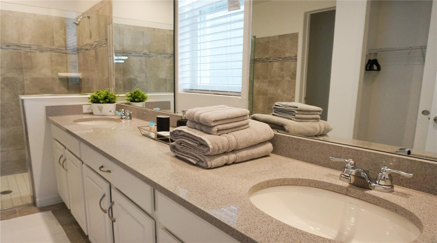 Kissimmee, Florida 34747, 6 Bedrooms Bedrooms, ,4 Bathroomsbathrooms,Residential,For Sale,Caroline Bay,Mfro6283644