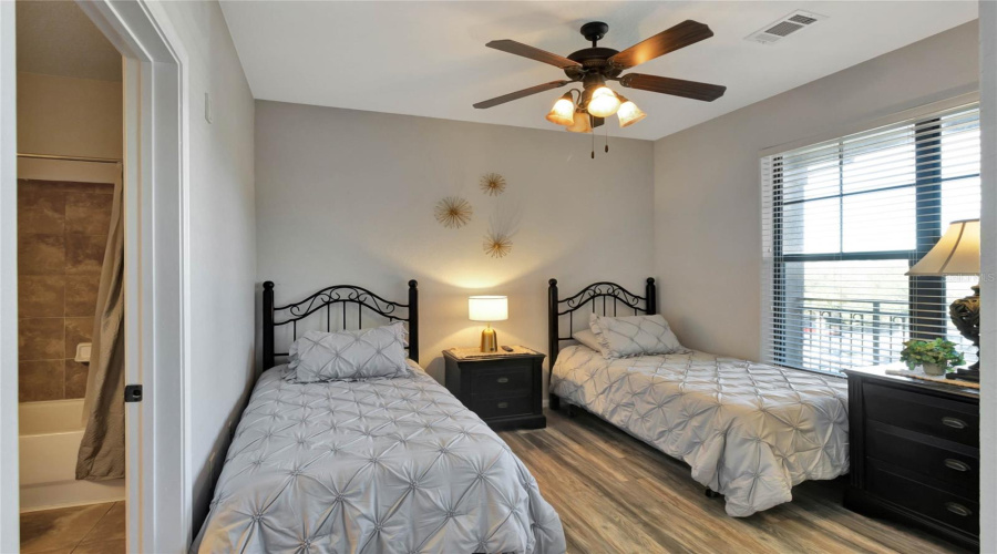 Bedroom #1 With En-Suite Bathroom
