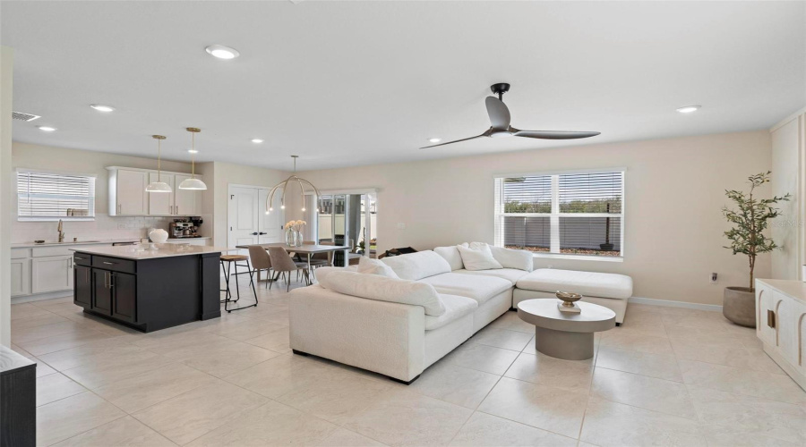 Kissimmee, Florida 34746, 4 Bedrooms Bedrooms, ,3 Bathroomsbathrooms,Residential,For Sale,Blue Hammock,Mfro6283526