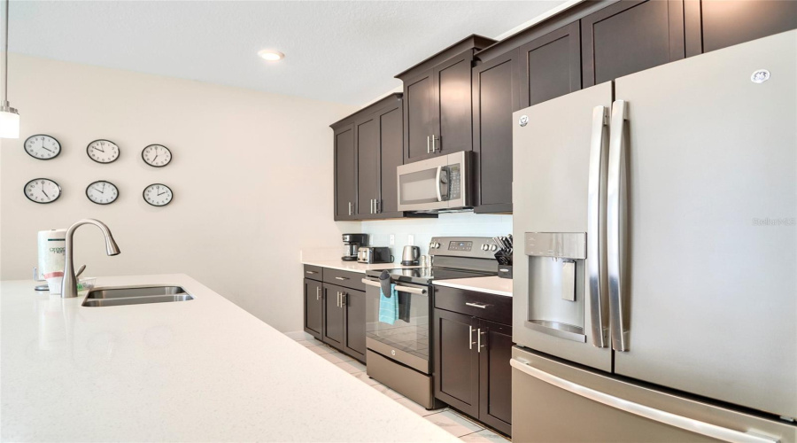 KISSIMMEE, Florida 34746, 4 Bedrooms Bedrooms, ,3 BathroomsBathrooms,Residential,For Sale,ROMEO,0,MFRO6283639