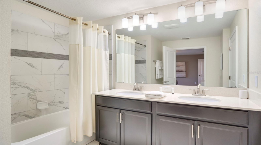 KISSIMMEE, Florida 34746, 4 Bedrooms Bedrooms, ,3 BathroomsBathrooms,Residential,For Sale,ROMEO,0,MFRO6283639