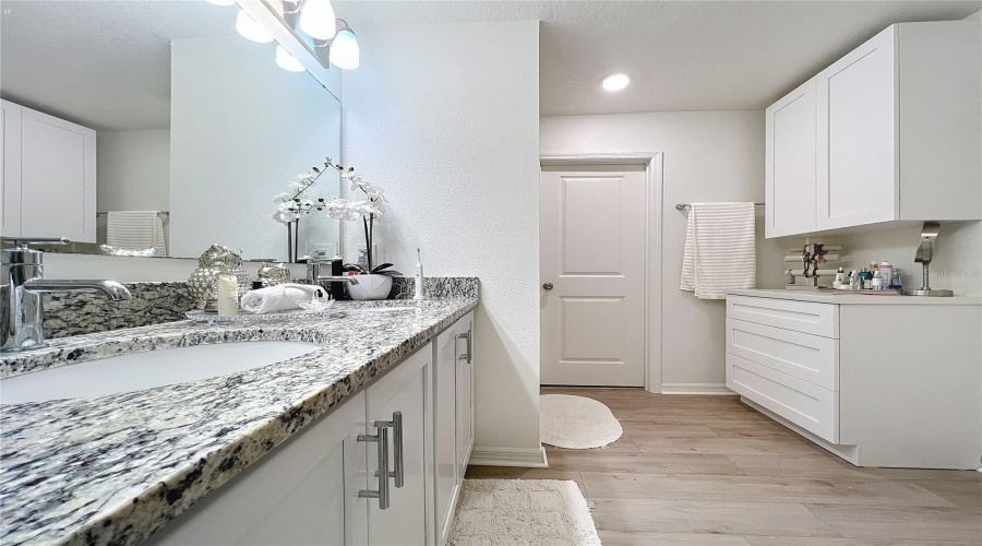 DAVENPORT, Florida 33896, 4 Bedrooms Bedrooms, ,2 BathroomsBathrooms,Residential,For Sale,VENICE,0,MFRS5121170