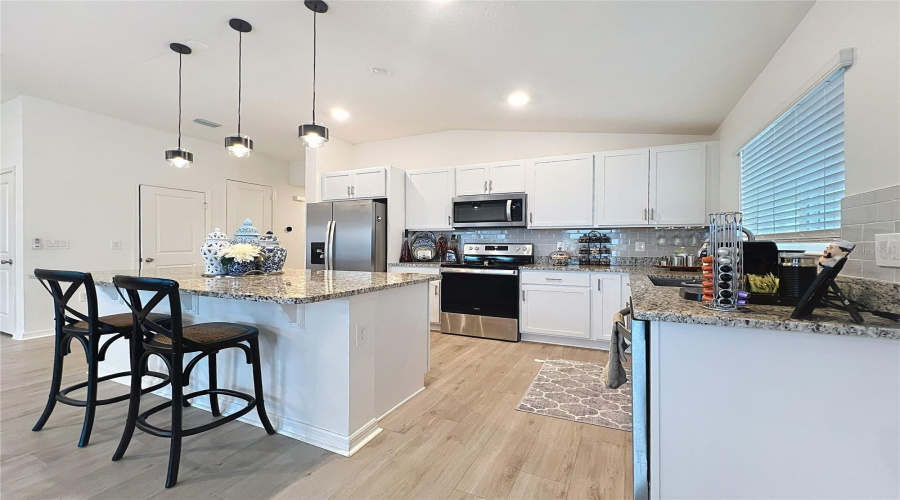 DAVENPORT, Florida 33896, 4 Bedrooms Bedrooms, ,2 BathroomsBathrooms,Residential,For Sale,VENICE,0,MFRS5121170