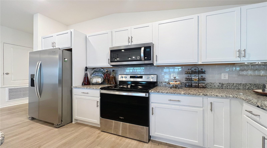 DAVENPORT, Florida 33896, 4 Bedrooms Bedrooms, ,2 BathroomsBathrooms,Residential,For Sale,VENICE,0,MFRS5121170
