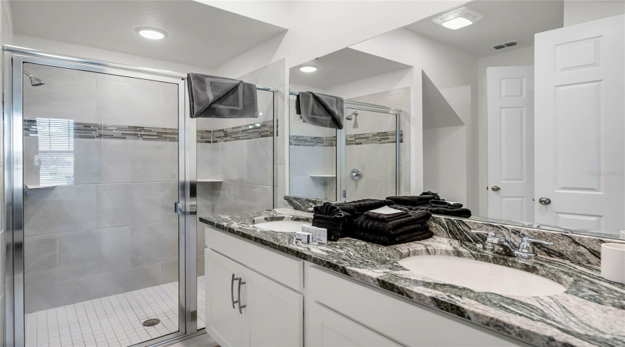 KISSIMMEE, Florida 34747, 5 Bedrooms Bedrooms, ,4 BathroomsBathrooms,Residential,For Sale,TROPICAL PALMS,0,MFRS5121304