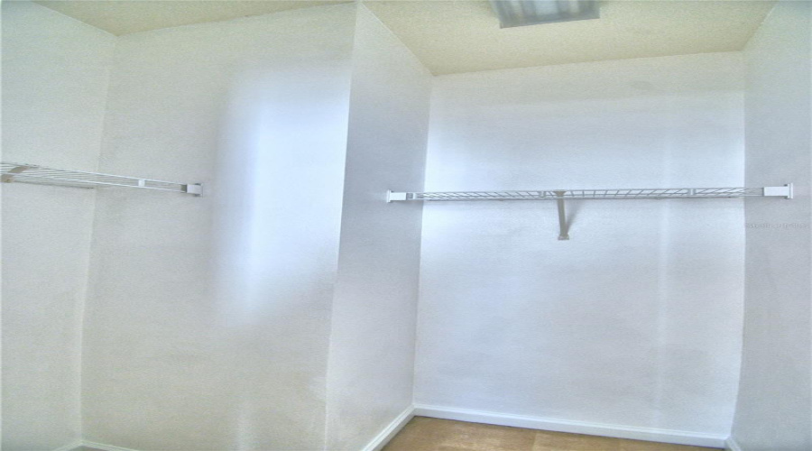 Walk in closet bedroom 3