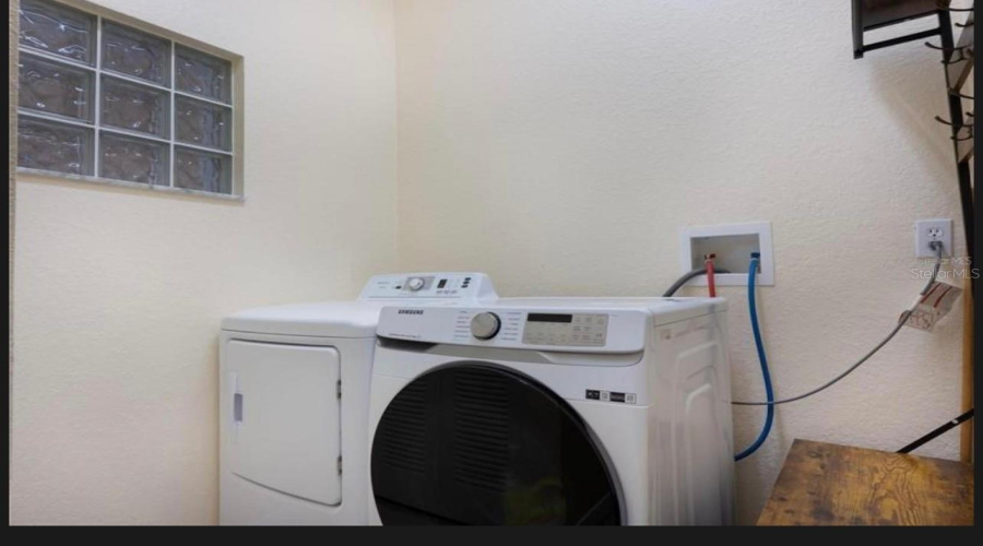 KISSIMMEE, Florida 34747, 3 Bedrooms Bedrooms, ,2 BathroomsBathrooms,Residential,For Sale,TREASURE TROVE,MFRO6284004