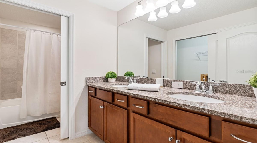 KISSIMMEE, Florida 34747, 5 Bedrooms Bedrooms, ,4 BathroomsBathrooms,Residential,For Sale,GENEVE,0,MFRO6284623
