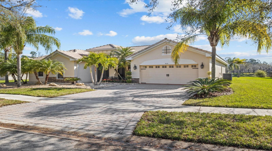 KISSIMMEE, Florida 34746, 4 Bedrooms Bedrooms, ,3 BathroomsBathrooms,Residential,For Sale,NAVIGATOR,0,MFRO6284777