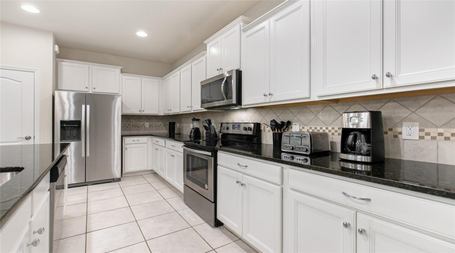 KISSIMMEE, Florida 34747, 4 Bedrooms Bedrooms, ,3 BathroomsBathrooms,Residential,For Sale,ADRIATICO,MFRO6285774
