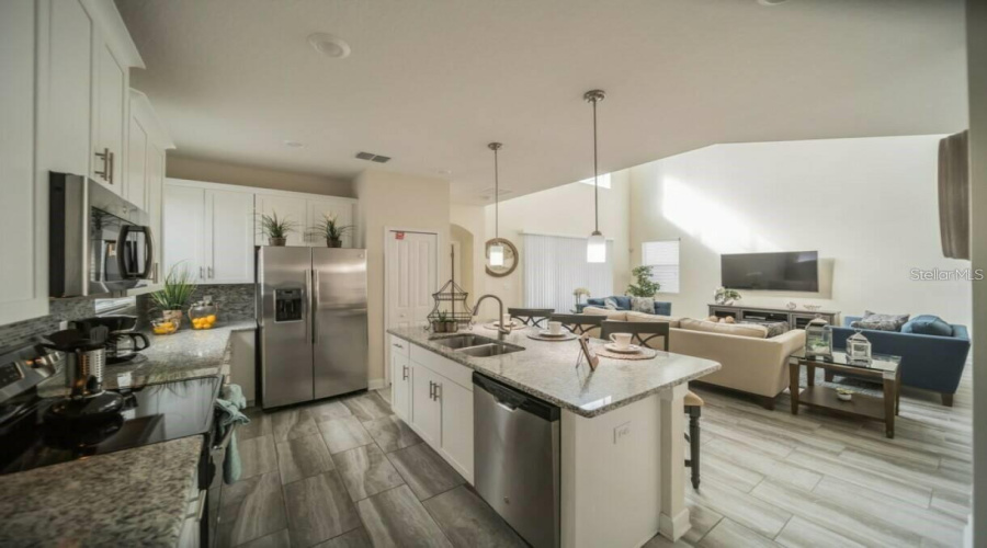 DAVENPORT, Florida 33896, 5 Bedrooms Bedrooms, ,5 BathroomsBathrooms,Residential,For Sale,MOON VALLEY,0,MFRS5121268