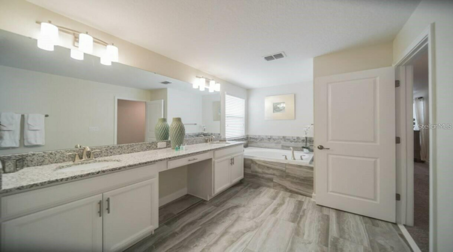 DAVENPORT, Florida 33896, 5 Bedrooms Bedrooms, ,5 BathroomsBathrooms,Residential,For Sale,MOON VALLEY,0,MFRS5121268