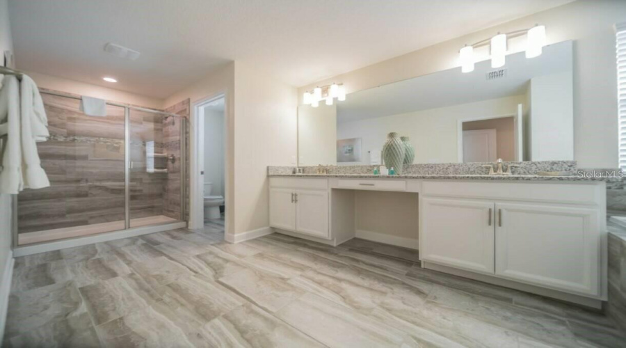 DAVENPORT, Florida 33896, 5 Bedrooms Bedrooms, ,5 BathroomsBathrooms,Residential,For Sale,MOON VALLEY,0,MFRS5121268