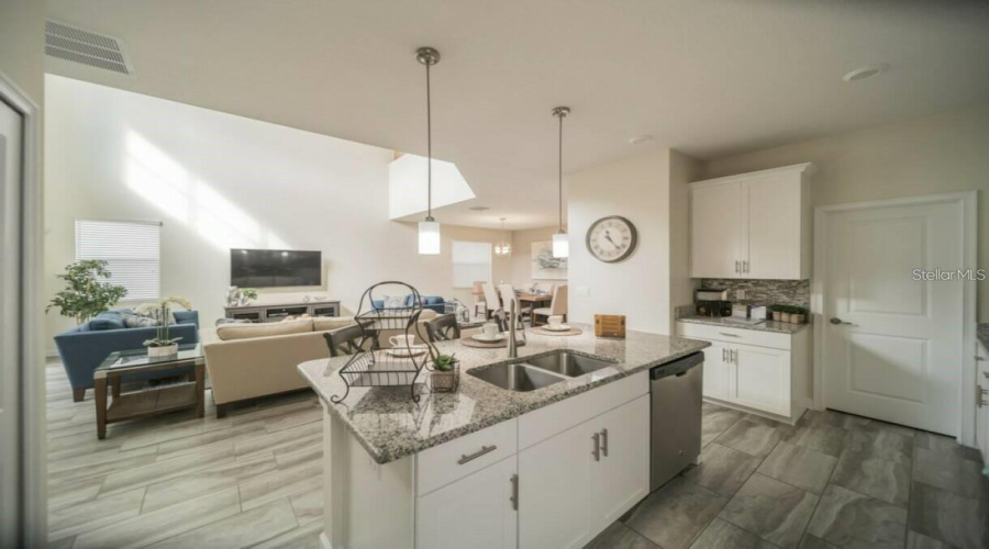 DAVENPORT, Florida 33896, 5 Bedrooms Bedrooms, ,5 BathroomsBathrooms,Residential,For Sale,MOON VALLEY,0,MFRS5121268