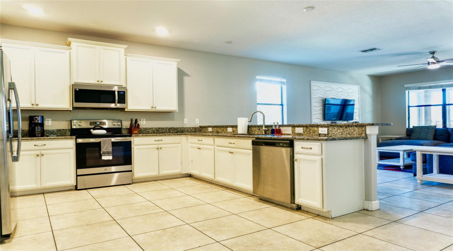 DAVENPORT, Florida 33896, 8 Bedrooms Bedrooms, ,5 BathroomsBathrooms,Residential,For Sale,WEDGE,0,MFRS5121423
