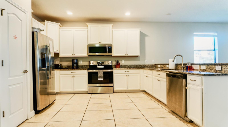 DAVENPORT, Florida 33896, 8 Bedrooms Bedrooms, ,5 BathroomsBathrooms,Residential,For Sale,WEDGE,0,MFRS5121423
