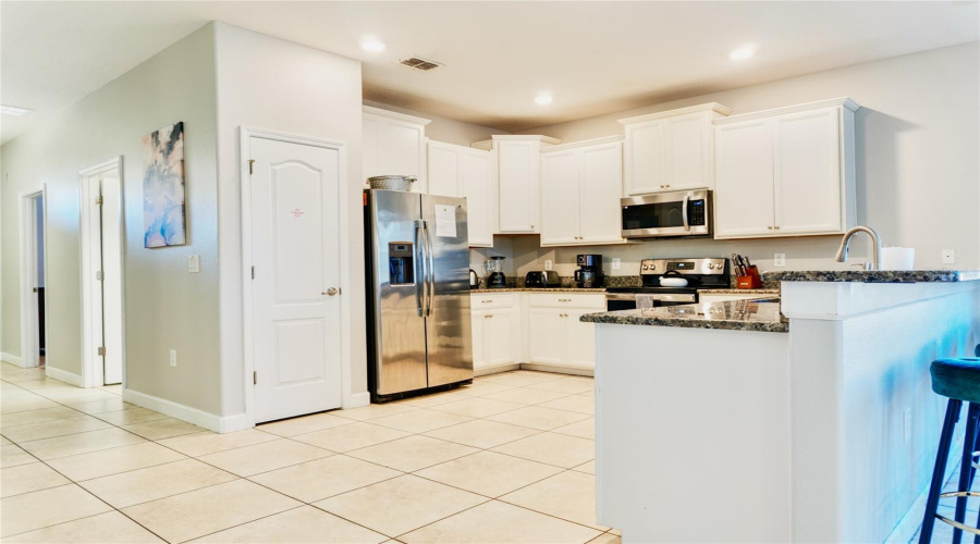 DAVENPORT, Florida 33896, 8 Bedrooms Bedrooms, ,5 BathroomsBathrooms,Residential,For Sale,WEDGE,0,MFRS5121423