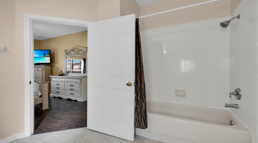 KISSIMMEE, Florida 34747, 4 Bedrooms Bedrooms, ,3 BathroomsBathrooms,Residential,For Sale,FAN PALM,MFRO6259938