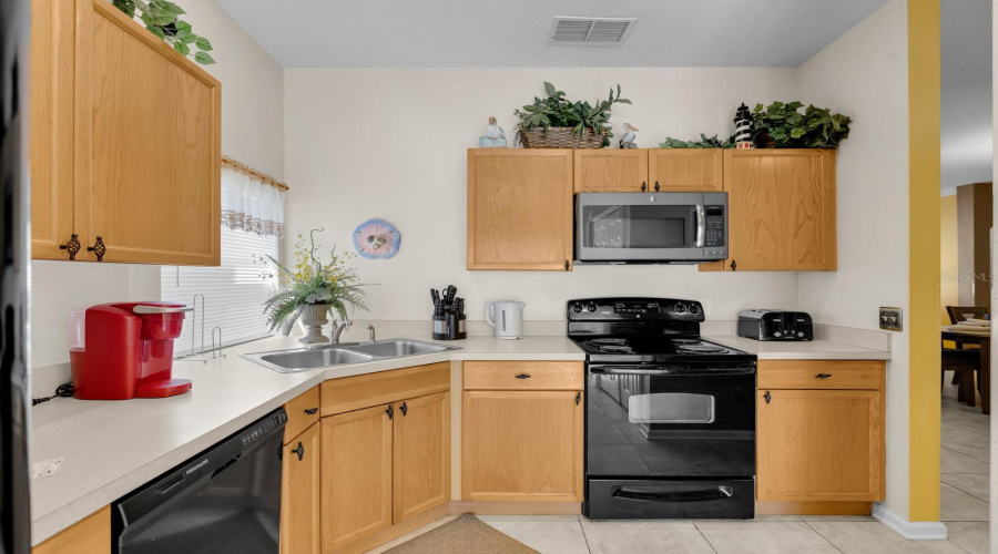 KISSIMMEE, Florida 34747, 4 Bedrooms Bedrooms, ,3 BathroomsBathrooms,Residential,For Sale,FAN PALM,MFRO6259938