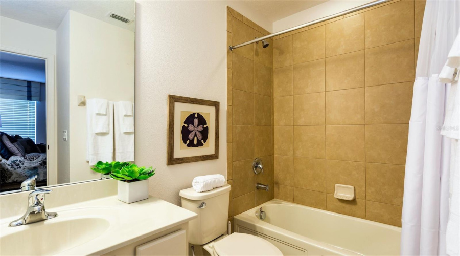 DAVENPORT, Florida 33837, 6 Bedrooms Bedrooms, ,5 BathroomsBathrooms,Residential,For Sale,CROFTON,0,MFRS5120801