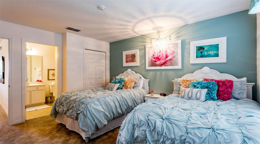 DAVENPORT, Florida 33837, 6 Bedrooms Bedrooms, ,5 BathroomsBathrooms,Residential,For Sale,CROFTON,0,MFRS5120801