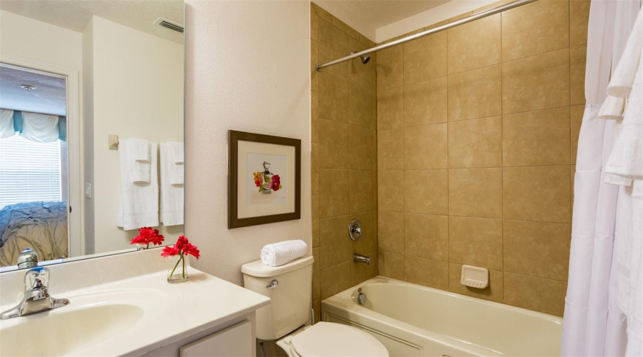 DAVENPORT, Florida 33837, 6 Bedrooms Bedrooms, ,5 BathroomsBathrooms,Residential,For Sale,CROFTON,0,MFRS5120801