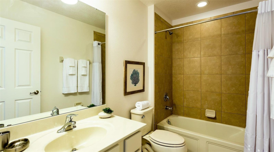 DAVENPORT, Florida 33837, 6 Bedrooms Bedrooms, ,5 BathroomsBathrooms,Residential,For Sale,CROFTON,0,MFRS5120801