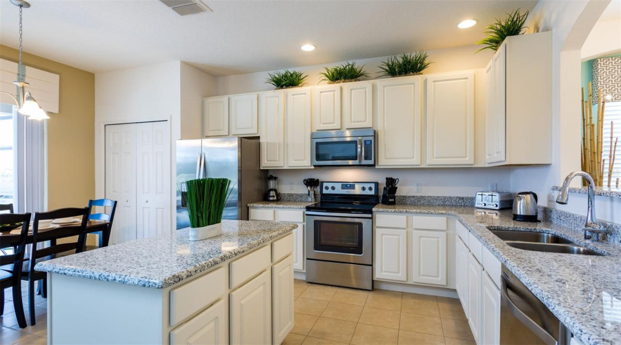 DAVENPORT, Florida 33837, 6 Bedrooms Bedrooms, ,5 BathroomsBathrooms,Residential,For Sale,CROFTON,0,MFRS5120801