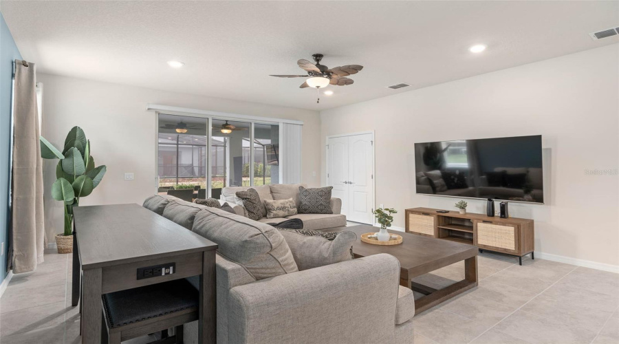 DAVENPORT, Florida 33837, 7 Bedrooms Bedrooms, ,5 BathroomsBathrooms,Residential,For Sale,OAKMOSS,0,MFRO6286199