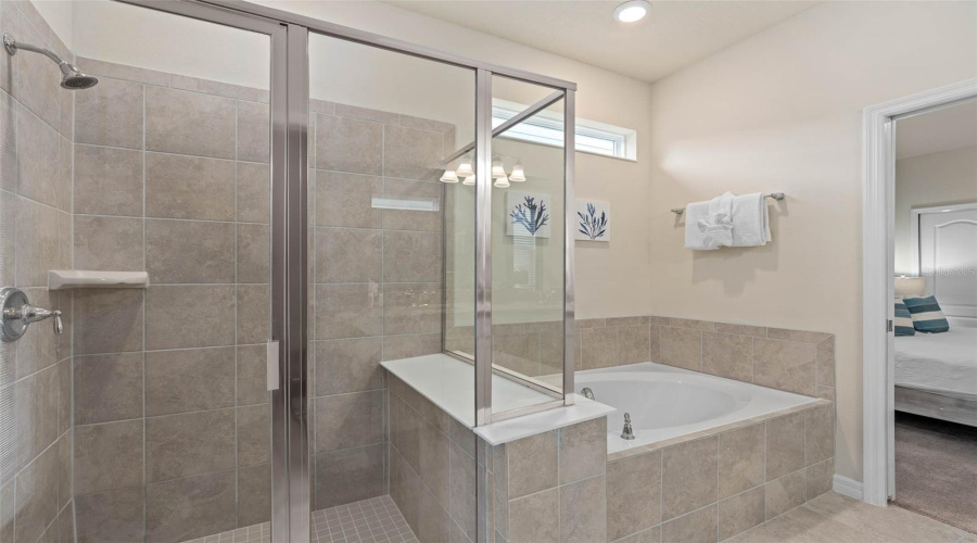 DAVENPORT, Florida 33837, 7 Bedrooms Bedrooms, ,5 BathroomsBathrooms,Residential,For Sale,OAKMOSS,0,MFRO6286199