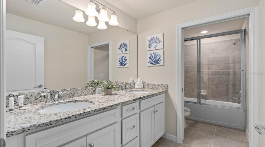 DAVENPORT, Florida 33837, 7 Bedrooms Bedrooms, ,5 BathroomsBathrooms,Residential,For Sale,OAKMOSS,0,MFRO6286199