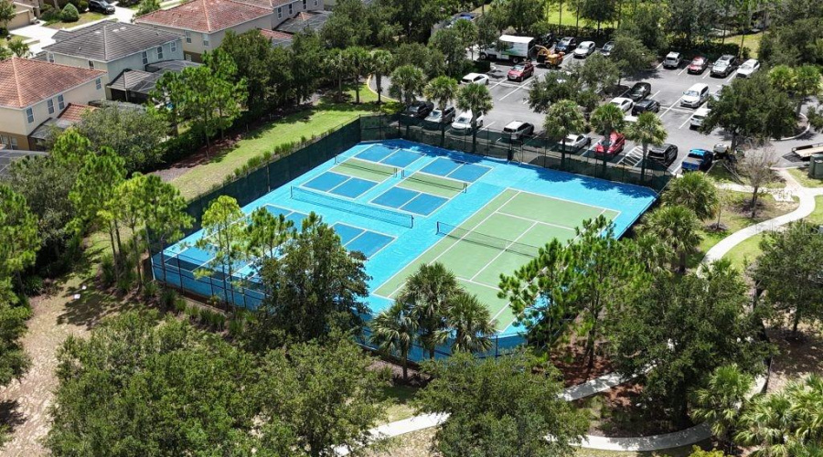 DAVENPORT, Florida 33837, 7 Bedrooms Bedrooms, ,5 BathroomsBathrooms,Residential,For Sale,OAKMOSS,0,MFRO6286199