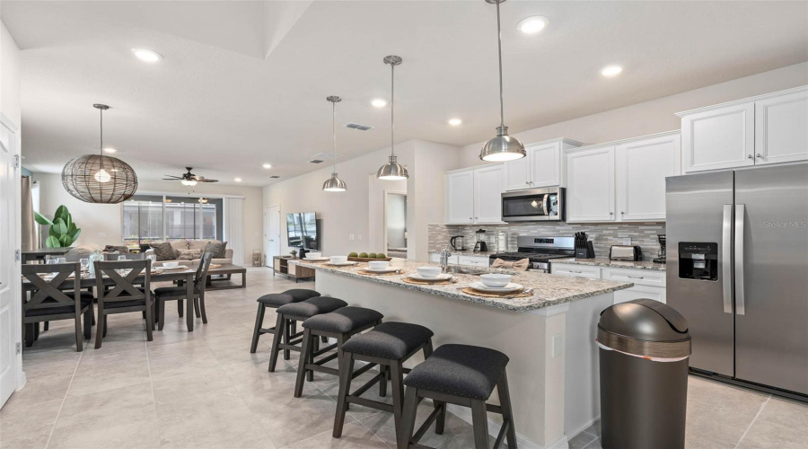 DAVENPORT, Florida 33837, 7 Bedrooms Bedrooms, ,5 BathroomsBathrooms,Residential,For Sale,OAKMOSS,0,MFRO6286199
