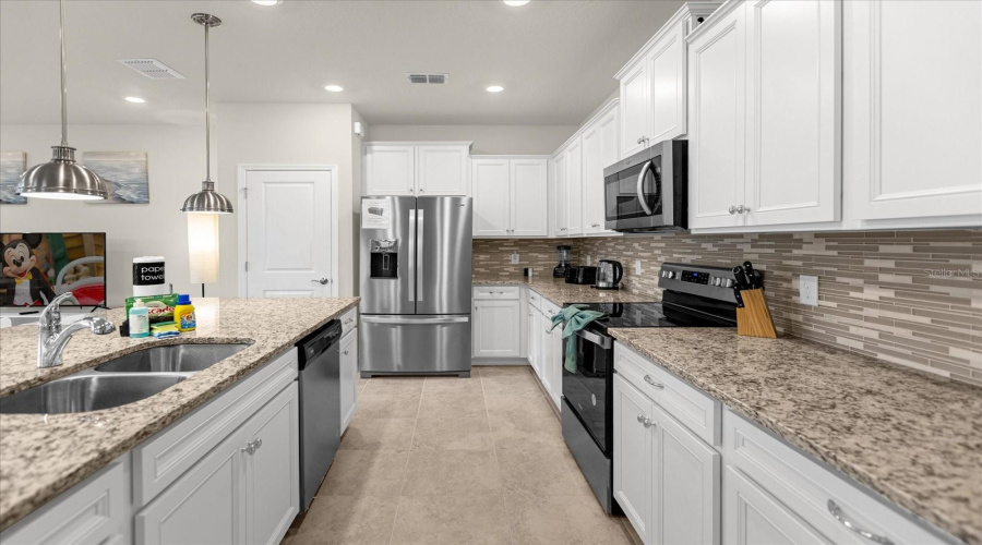 DAVENPORT, Florida 33897, 5 Bedrooms Bedrooms, ,4 BathroomsBathrooms,Residential,For Sale,LANA,0,MFRO6284902